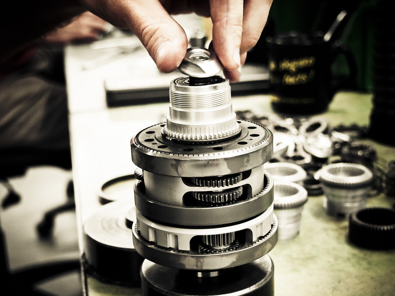 如何保护青少年不受技术支持辅助的影响 