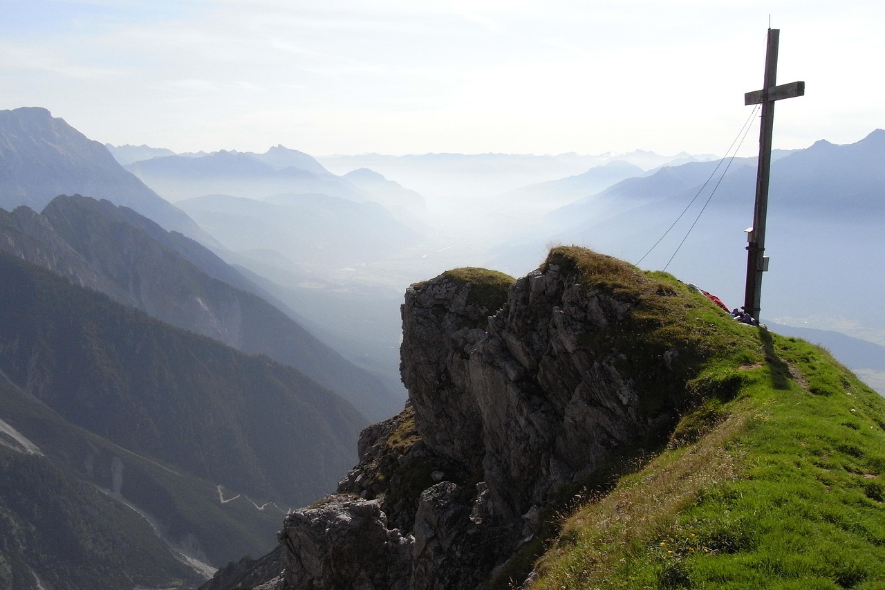 微信买卖小号：新乐城麻将app详情下载教程